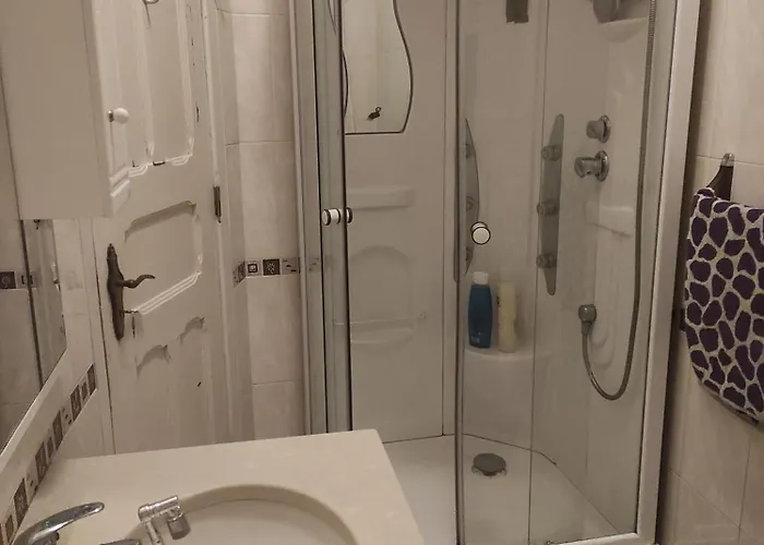 Perfect Near Airport 2 Privatunterkunft